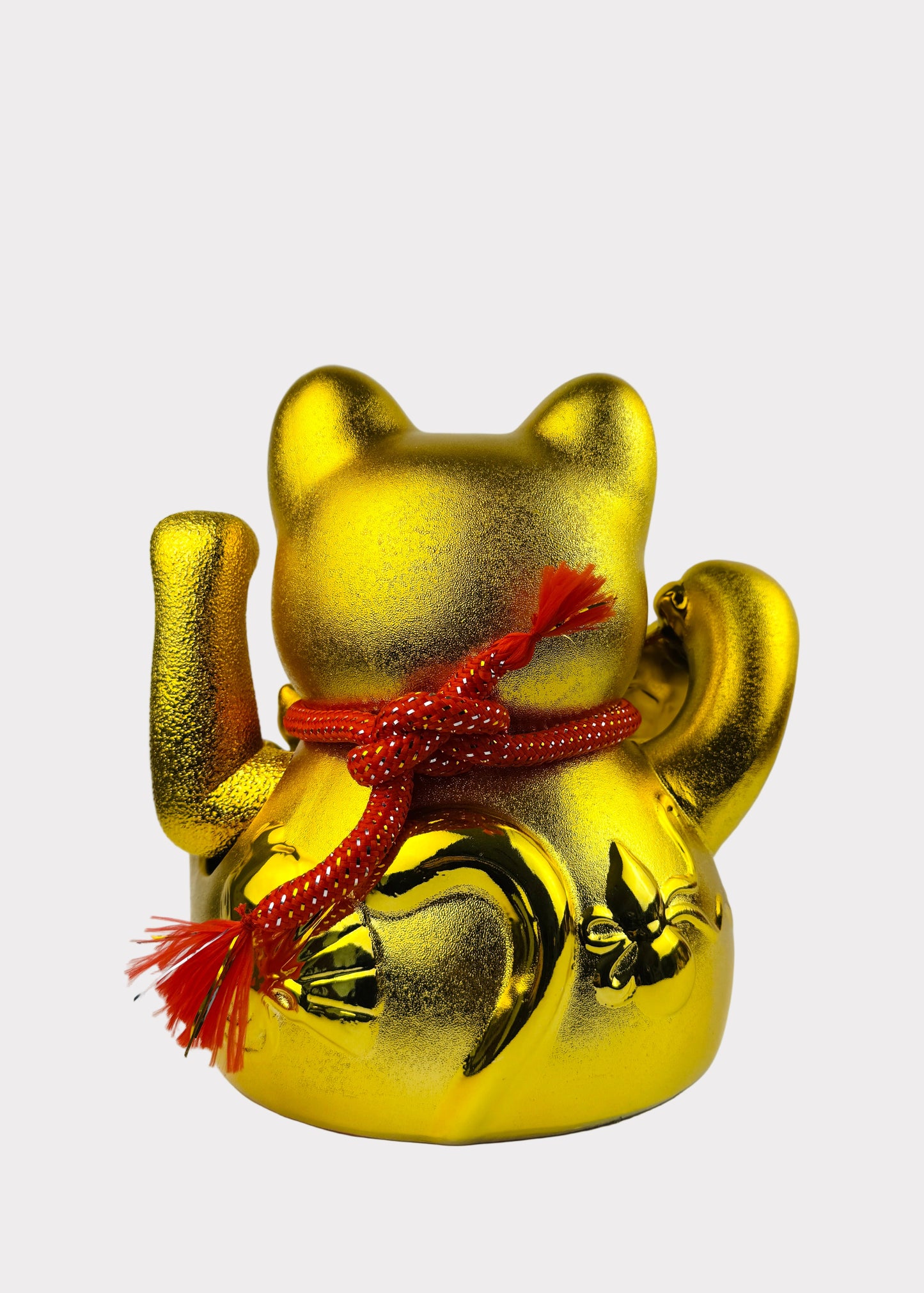 Golden Lucky Cat Figurine – Porcelain Maneki Neko with Banner – DC or Battery Powered