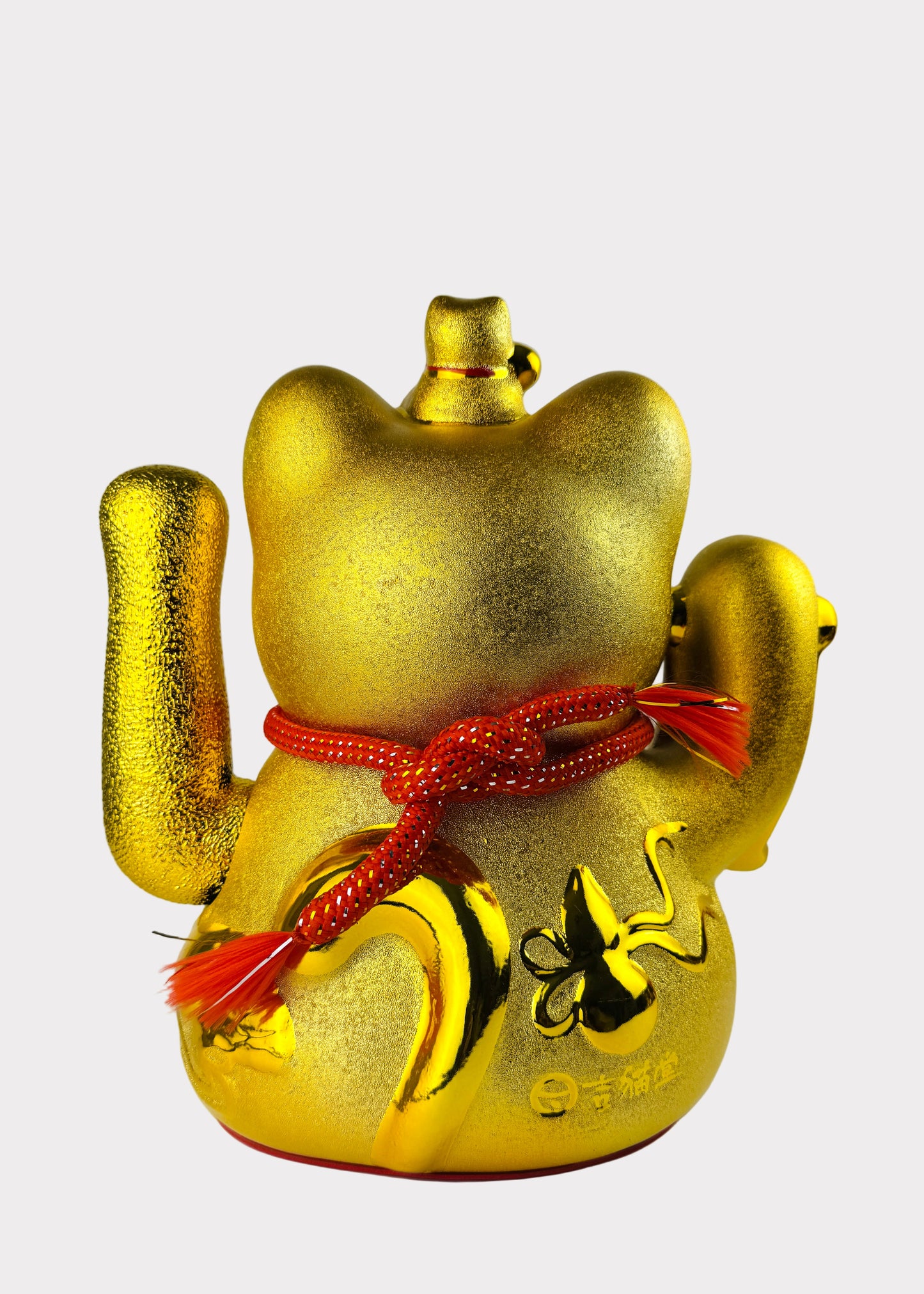 Golden Lucky Cat Figurine – Porcelain Maneki Neko with USB or Battery Power