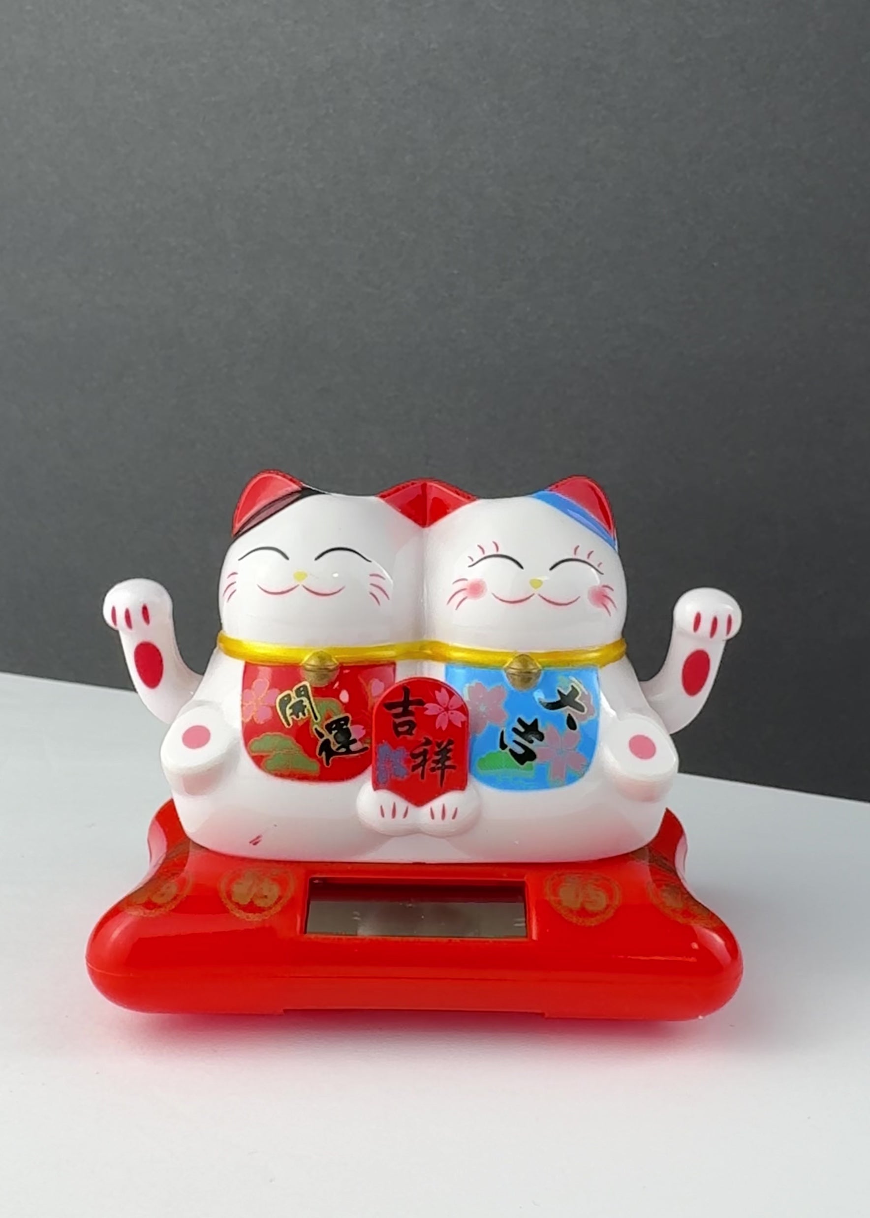 Lucky Cat Statues - 招财猫 - Maneki-Neko | Rainbow Rosemead